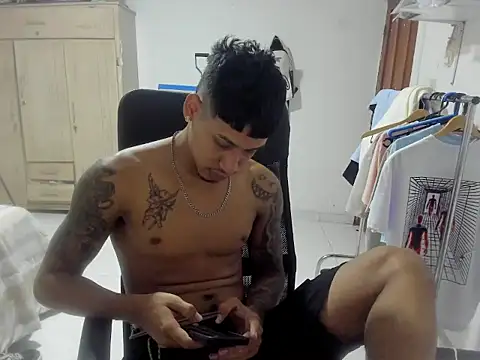 Snapshot of slim_master12 chatting on December 2025 11:09:02 PM slim master12 online show from December 2025 11:09:02 PM