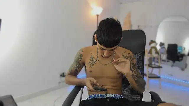 Snapshot of slim_master12 chatting on December 2025 11:44:02 PM slim master12 online show from December 2025 11:44:02 PM