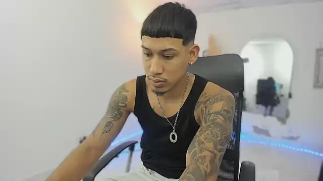 Snapshot of slim_master12 chatting on January 2026 11:42:01 PM slim master12 online show from January 2026 11:42:01 PM