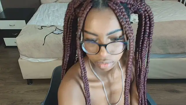 Snapshot of Raquel_jones chatting on February 2025 05:30:01 PM Raquel jones online show from February 2025 05:30:01 PM