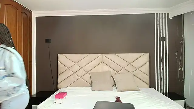 Snapshot of Raquel_jones chatting on September 2025 12:06:01 PM Raquel jones online show from September 2025 12:06:01 PM