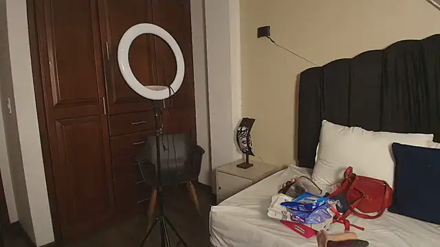 Snapshot of Raquel_jones chatting on October 2025 11:42:02 AM Raquel jones online show from October 2025 11:42:02 AM