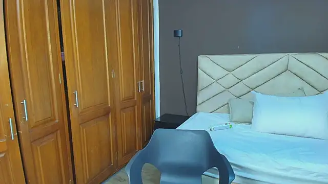 Snapshot of Raquel_jones chatting on October 2025 11:45:02 AM Raquel jones online show from October 2025 11:45:02 AM