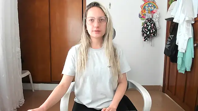 Adele johnsonn1 online show from October 2025 03:01:02 PM