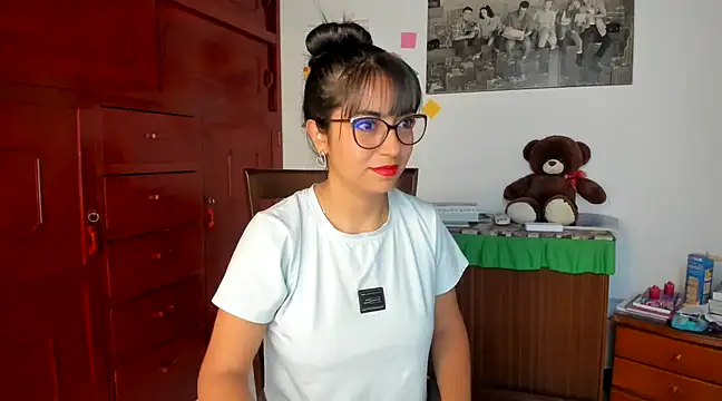 Isabellaa22 1 online show from December 2024 01:53:02 PM