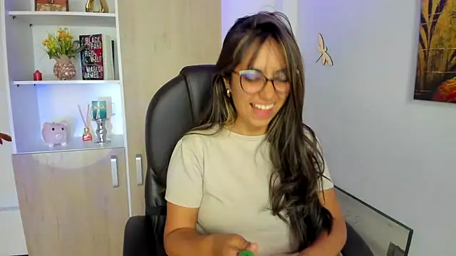 Isabellaa22 1 online show from February 2025 03:08:02 PM