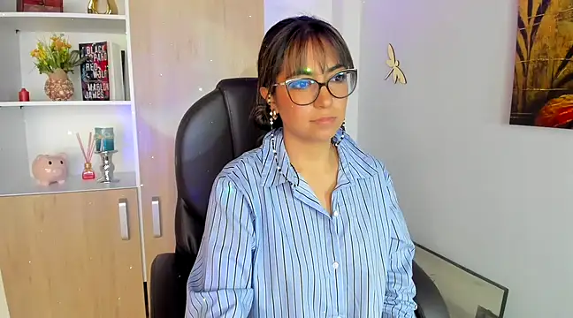 Isabellaa22 1 online show from March 2025 04:24:01 PM