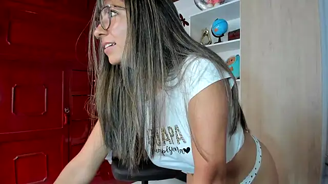 Isabellaa22 1 online show from June 2026 06:25:02 PM