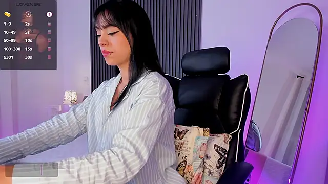 emilyruiz1 online show from February 2025 11:33:01 AM