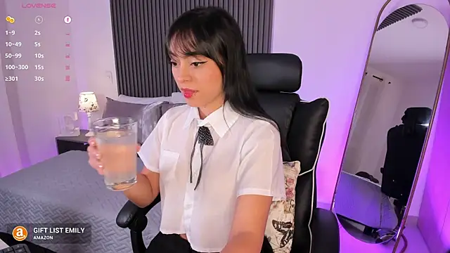 emilyruiz1 online show from March 2025 11:40:01 AM