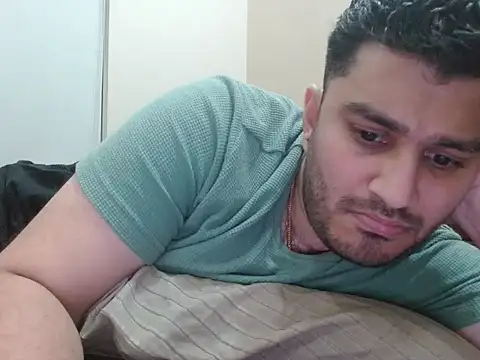 Snapshot of robintoit chatting on October 2025 08:07:01 PM robintoit online show from October 2025 08:07:01 PM