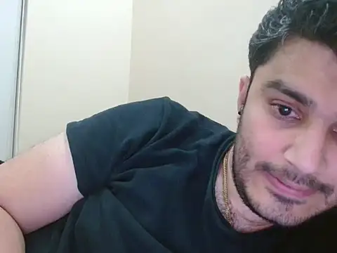 Snapshot of robintoit chatting on November 2025 04:40:02 PM robintoit online show from November 2025 04:40:02 PM