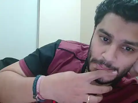 Snapshot of robintoit chatting on December 2025 04:13:01 PM robintoit online show from December 2025 04:13:01 PM