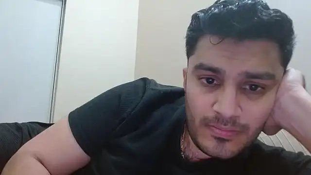 Snapshot of robintoit chatting on December 2025 04:26:01 PM robintoit online show from December 2025 04:26:01 PM