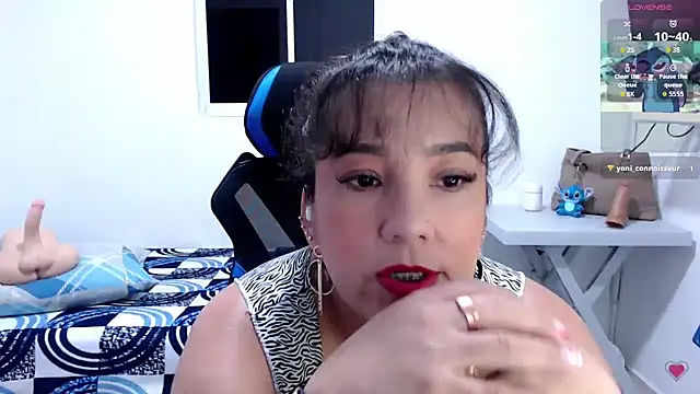 mom hot   online show from April 2026 07:01:01 PM