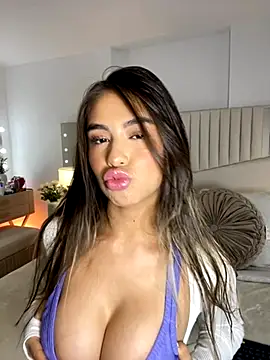  laura 02 online show from November 2025 05:04:02 PM