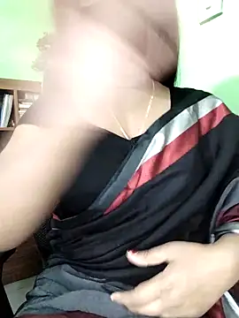 Idhika Paul online show from November 2025 06:54:01 PM