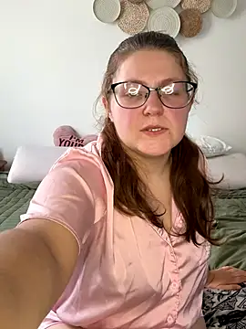 Snapshot of sexybee124 chatting on October 2025 03:12:02 PM sexybee124 online show from October 2025 03:12:02 PM