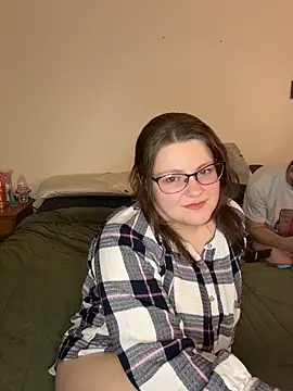 Snapshot of sexybee124 chatting on April 2026 04:17:01 AM sexybee124 online show from April 2026 04:17:01 AM