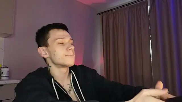 Snapshot of R1mmo__ chatting on October 2025 11:44:02 AM R1mmo online show from October 2025 11:44:02 AM