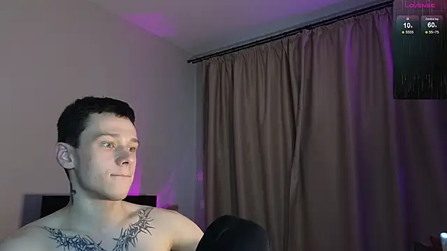 Snapshot of R1mmo__ chatting on November 2025 01:01:02 PM R1mmo online show from November 2025 01:01:02 PM