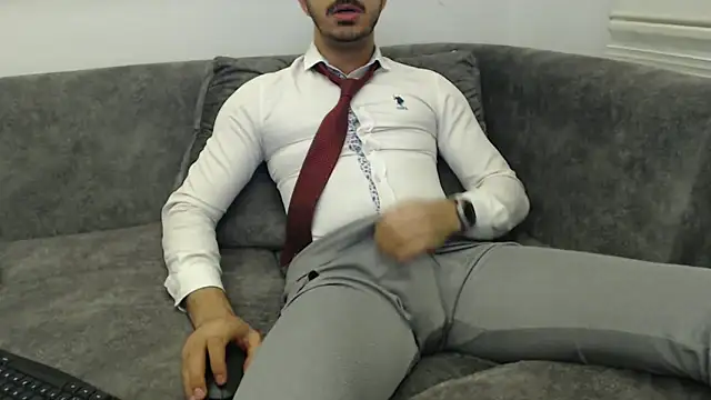 Naughtb0y online show from May 2026 09:44:02 PM