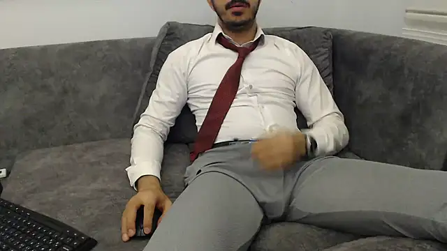 Naughtb0y online show from May 2026 11:10:02 PM
