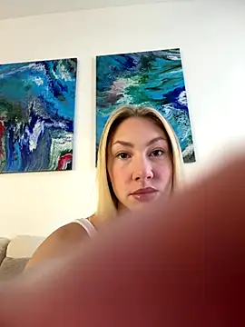 Snapshot of LuisaBecker chatting on November 2025 09:28:02 AM LuisaBecker online show from November 2025 09:28:02 AM