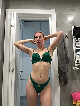Snapshot of LuisaBecker chatting on April 2026 08:22:02 AM LuisaBecker online show from April 2026 08:22:02 AM