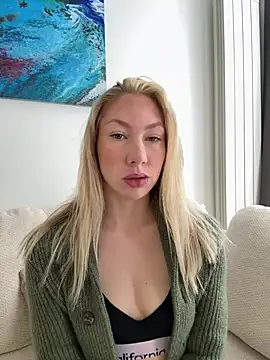 Snapshot of LuisaBecker chatting on April 2026 09:12:02 AM LuisaBecker online show from April 2026 09:12:02 AM