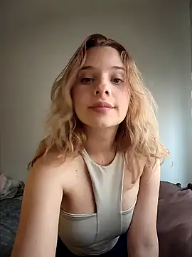 Snapshot of Sophy_Bunny chatting on December 2024 07:23:01 PM Sophy Bunny online show from December 2024 07:23:01 PM