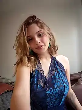 Snapshot of Sophy_Bunny chatting on December 2024 07:23:01 PM Sophy Bunny online show from December 2024 07:23:01 PM