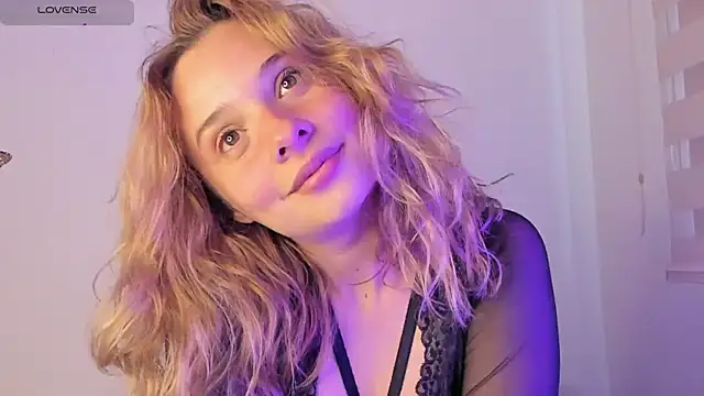 Snapshot of Sophy_Bunny chatting on December 2024 08:12:02 PM Sophy Bunny online show from December 2024 08:12:02 PM