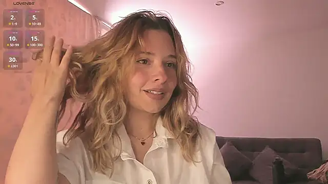 Snapshot of Sophy_Bunny chatting on January 2025 05:49:01 PM Sophy Bunny online show from January 2025 05:49:01 PM