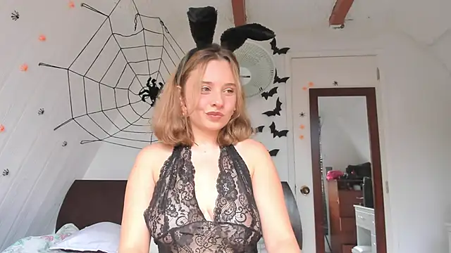 Snapshot of Sophy_Bunny chatting on October 2025 06:30:01 PM Sophy Bunny online show from October 2025 06:30:01 PM