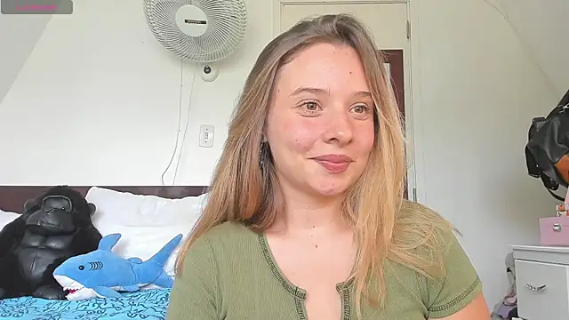 Snapshot of Sophy_Bunny chatting on May 2026 04:12:01 PM Sophy Bunny online show from May 2026 04:12:01 PM