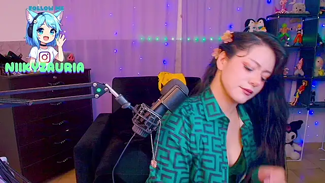 Snapshot of _niiky chatting on December 2025 04:12:02 PM niiky online show from December 2025 04:12:02 PM