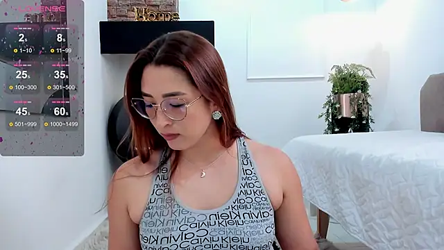 Snapshot of _LaraMom_ chatting on January 2025 03:47:02 PM LaraMom online show from January 2025 03:47:02 PM