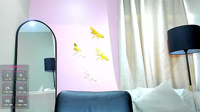 Snapshot of _LaraMom_ chatting on January 2025 12:18:01 PM LaraMom online show from January 2025 12:18:01 PM