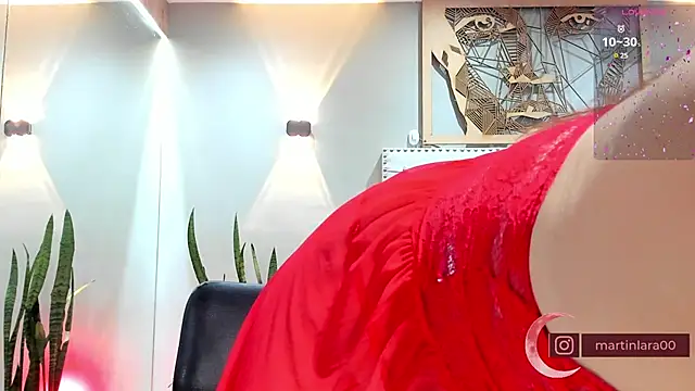 Snapshot of _LaraMom_ chatting on February 2025 12:11:02 PM LaraMom online show from February 2025 12:11:02 PM