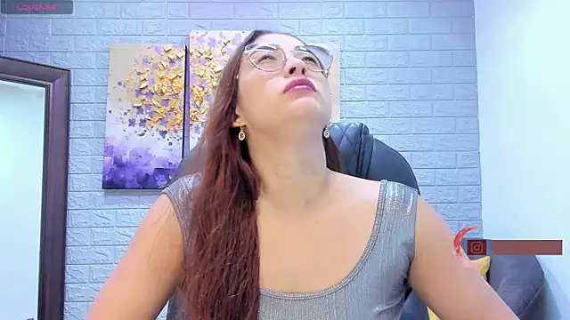 Snapshot of _LaraMom_ chatting on March 2025 12:18:02 PM LaraMom online show from March 2025 12:18:02 PM