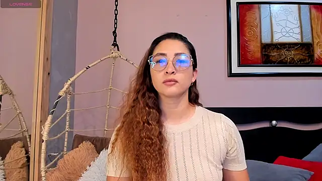 Snapshot of _LaraMom_ chatting on October 2025 07:36:02 PM LaraMom online show from October 2025 07:36:02 PM