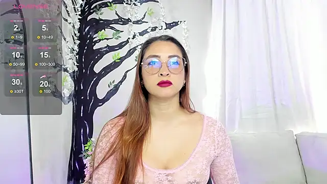 Snapshot of _LaraMom_ chatting on October 2025 07:29:02 PM LaraMom online show from October 2025 07:29:02 PM