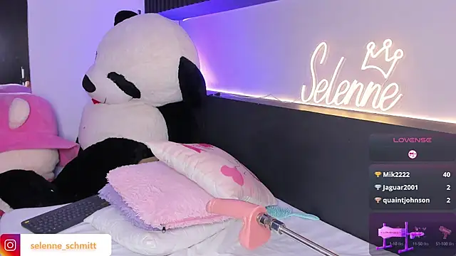 selenne schmitt online show from March 2025 09:45:01 PM