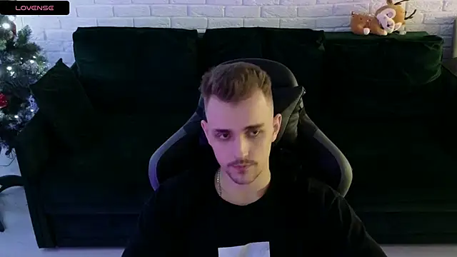 Snapshot of Larstar01 chatting on December 2024 03:36:02 AM Larstar01 online show from December 2024 03:36:02 AM