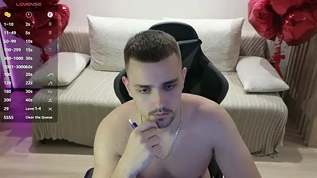 Snapshot of Larstar01 chatting on November 2025 12:22:01 AM Larstar01 online show from November 2025 12:22:01 AM