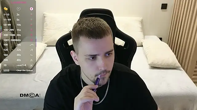 Larstar01 online show from March 2026 07:36:02 PM