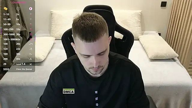 Larstar01 online show from April 2026 09:02:01 PM