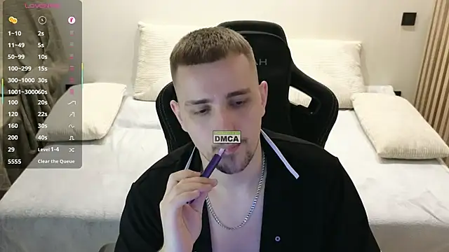 Larstar01 online show from April 2026 08:39:01 PM