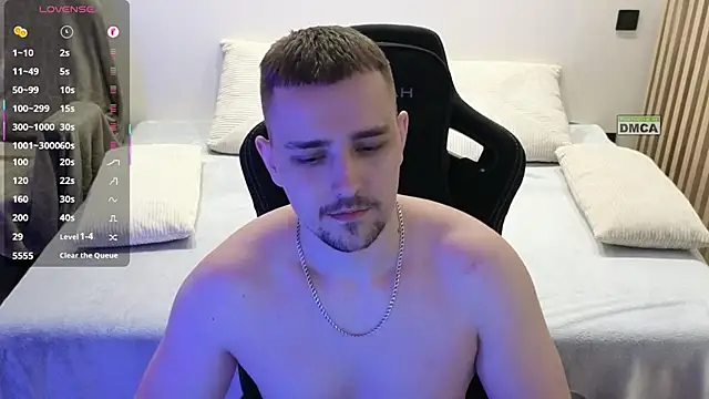 Larstar01 online show from April 2026 08:31:01 PM